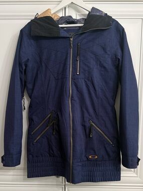 NWOT Oakley Women's Navy MFR Snowboard Jacket Ski Hike Winter Outdoors Sz Medium